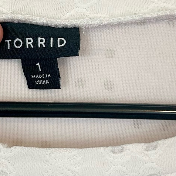 Torrid White Lilac Eyelet Blouse - Size: 1 - Picture 3 of 7